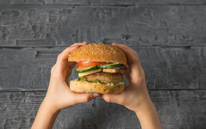 to-hard-rock-cafe-afieronei-tin-kuriaki-sta-paidia