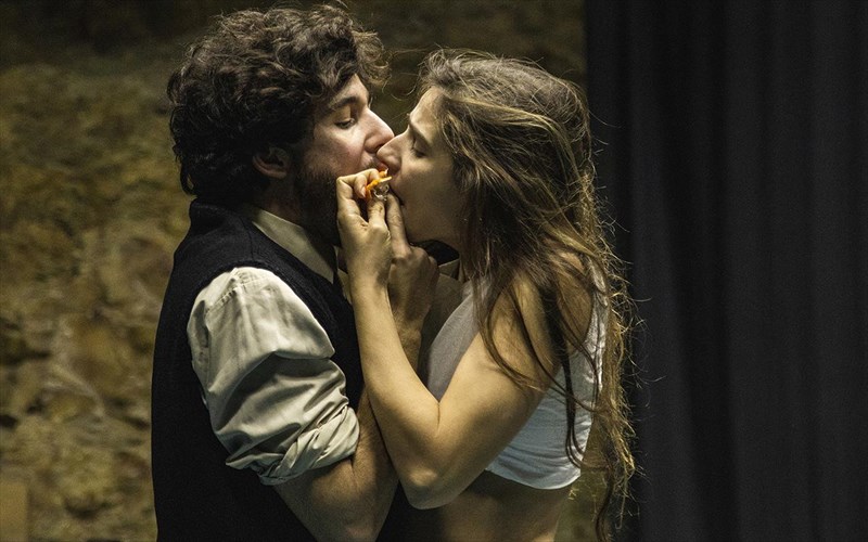 kerdiste-proskliseis-gia-to-braki-kai-ton-upokritiko-bio-tis-anerxomenis-mesaias-taksis