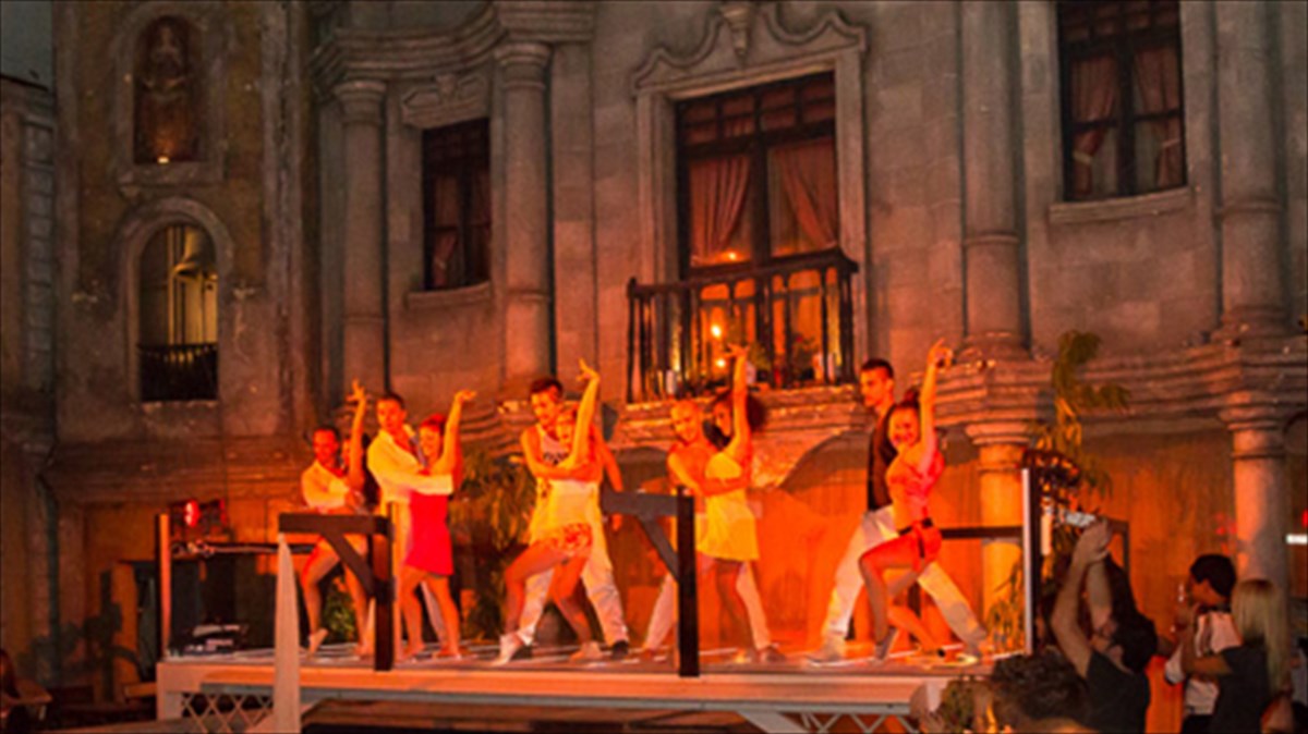 xoreutiko-taksidi-ston-xrono