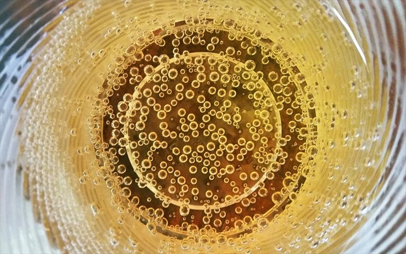 ta-afrodi-krasia-sto-trapezi-oti-prepei-na-kserete