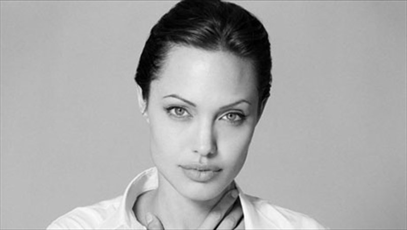 deuteri-skinothetiki-apopeira-gia-tin-antzelina-tzoli