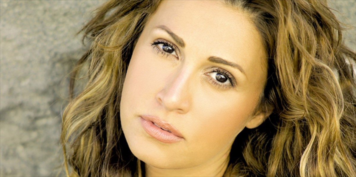 i-eleni-peta-sti-skini-tou-theatrou-kappa