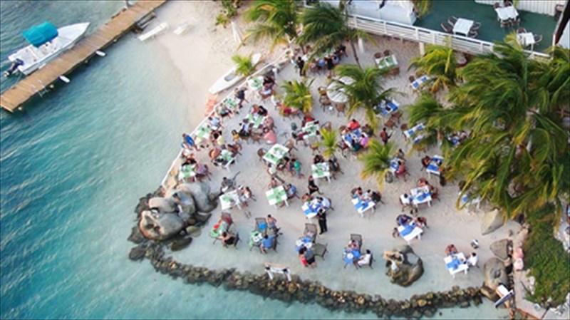 ta-kalutera-estiatoria-plai-sto-kuma