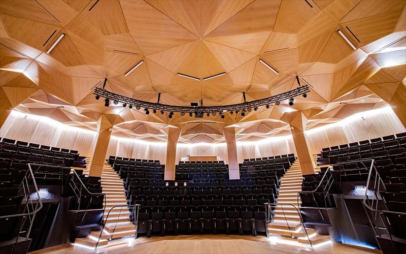 i-texnopoli-diathetei-amfitheatro-legetai-miltiadis-ebert-kai-molis-anoikse-tis-portes-tou