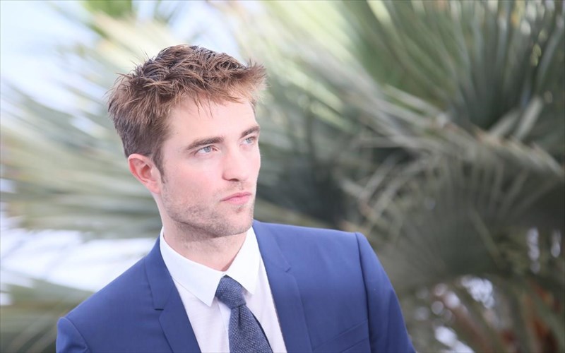 o-robert-pattinson-thelei-mia-entelos-diaforetiki-proseggisi-ston-batman