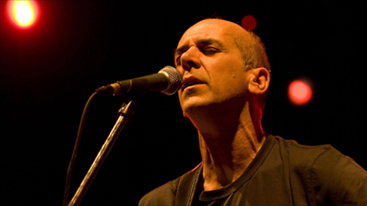 o-orfeas-peridis-taksideuei-sti-nakso