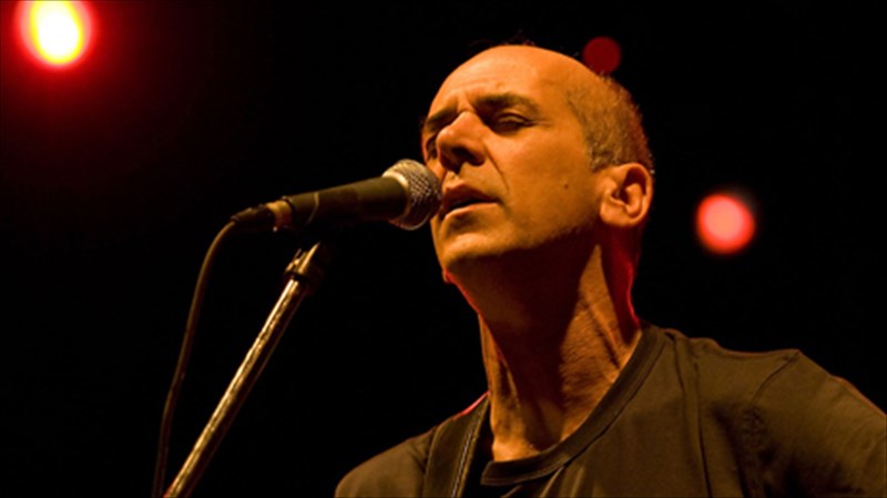 o-orfeas-peridis-taksideuei-sti-nakso