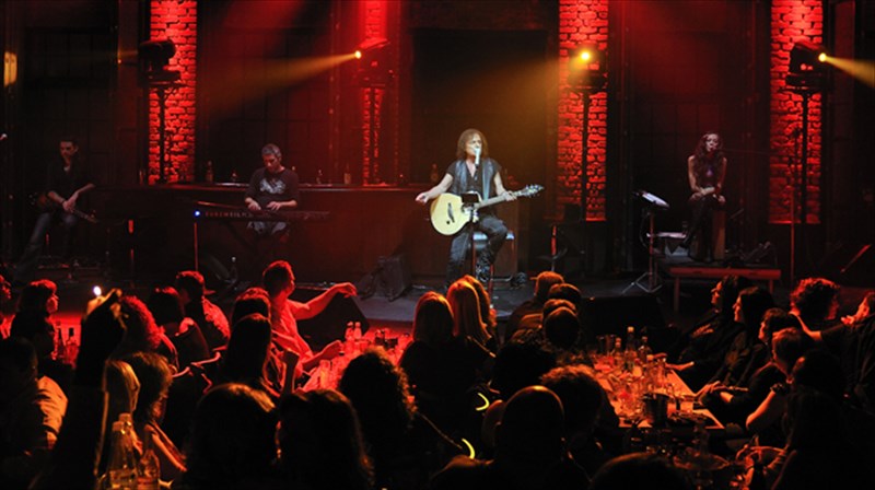 o-basilis-papakonstantinou-gia-liges-bradies-sto-portokali