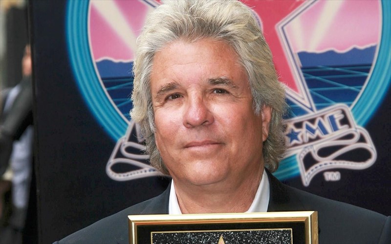 Jon-peters-eimai-geroksekoutis-pou-pantreutika-tin-pamela-anderson