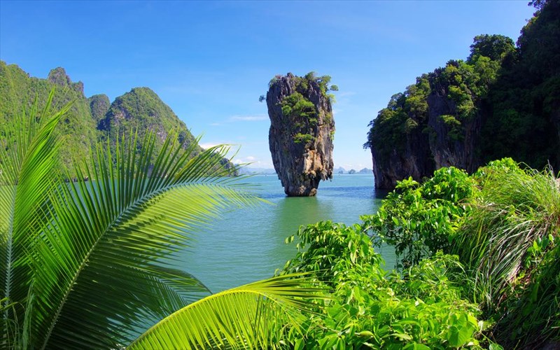 taksidi-stin-eksotiki-tailandi-kai-to-nisi-tou-James-bond