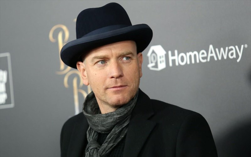 o-ewan-mcgregor-efuge-apo-to-londino-logo-ton-apsuxon-selfies-me-tous-thaumastes-tou