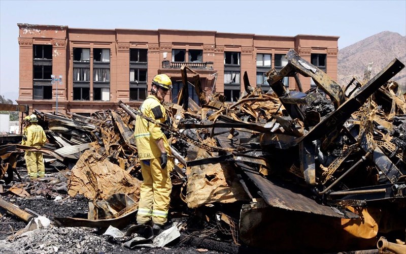 i-universal-epibebaionei-katastrofikes-zimies-se-ixografiseis-nirvana-beck-kai-elton-John