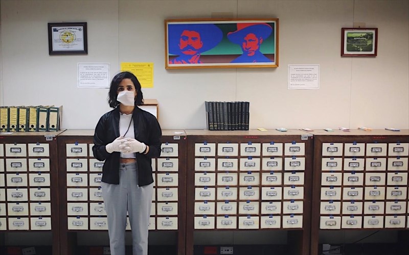 i-aenai-istoria-tis-metanasteusis-mesa-apo-ena-oikogeneiako-imerologio-sunoron