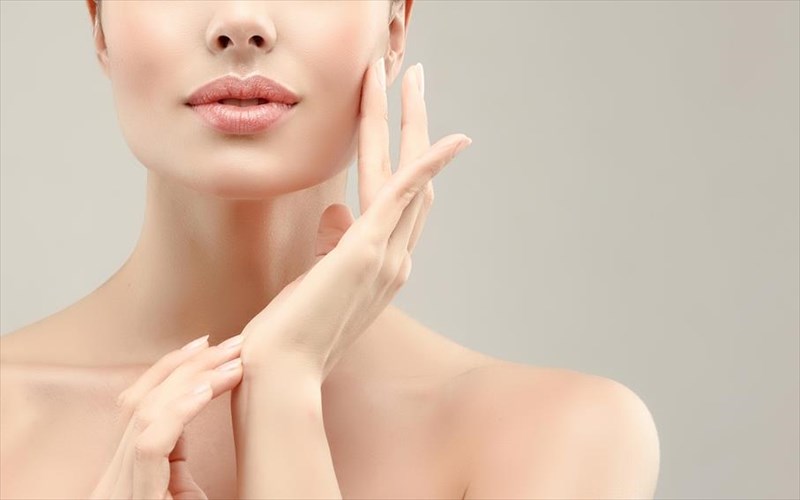 auta-einai-ta-xeirotera-3-pragmata-pou-kanete-kai-katastrefete-to-derma-sas-pragmata-pou-kanete-kai-katastrefete-to-derma-sas