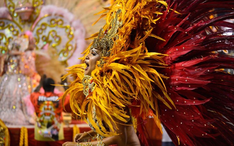 maskareuomaste-gia-ta-pio-entuposiaka-karnabalia-tou-kosmou