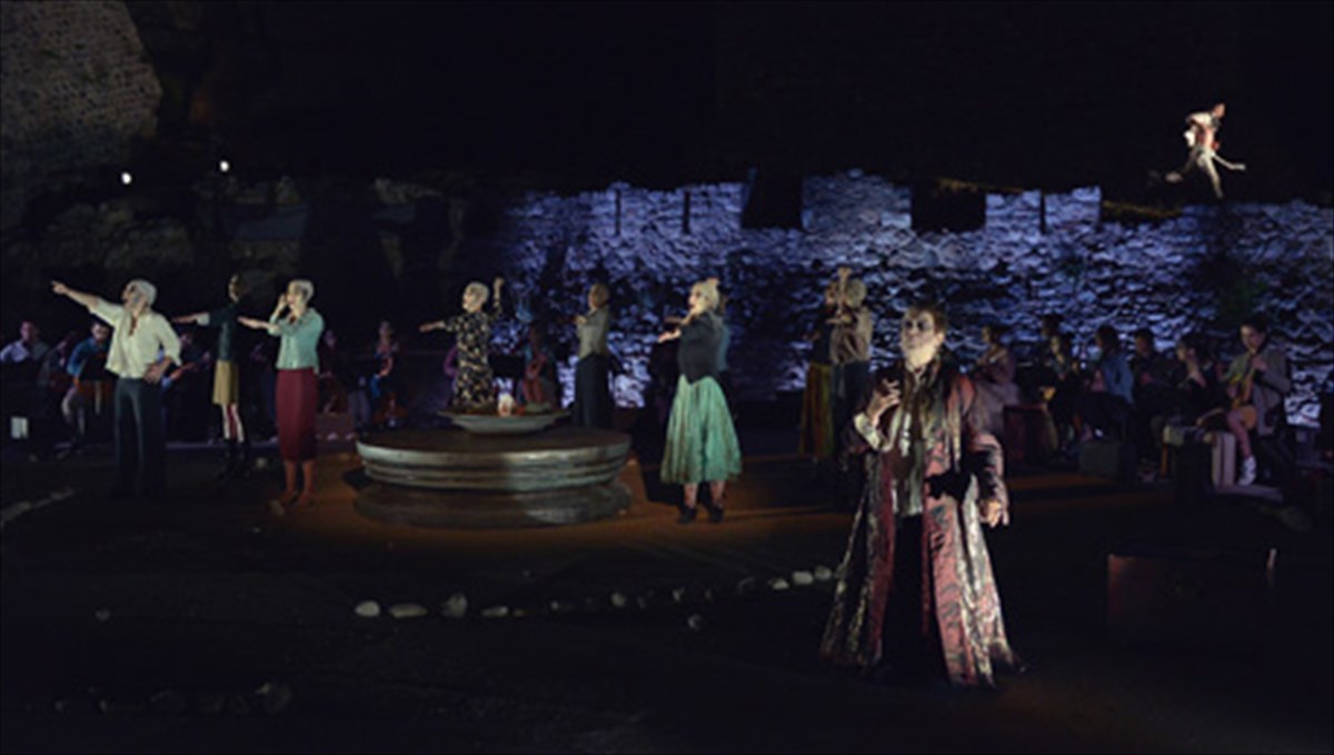 troades-meta-mousikis