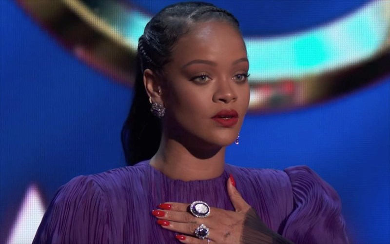 proedriki-brabeusi-gia-tin-rihanna