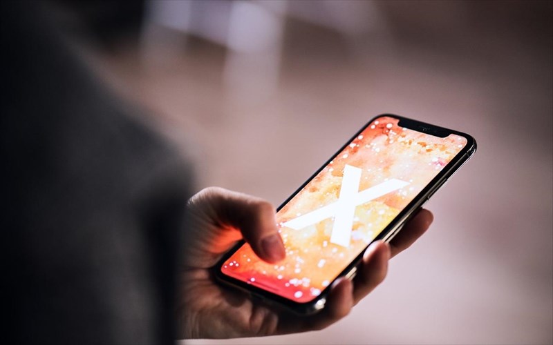 telos-stin-xrisi-iphone-stous-kakous-ton-tainion