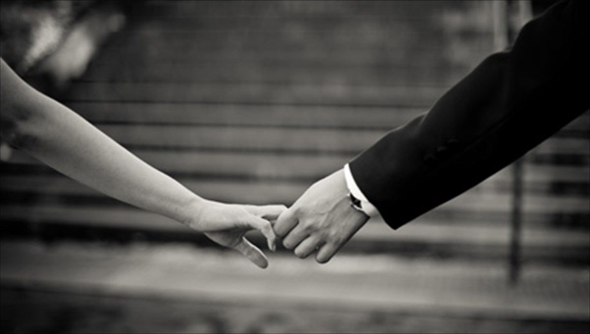 i-istoria-enos-erota-sti-dini-tis-istorias