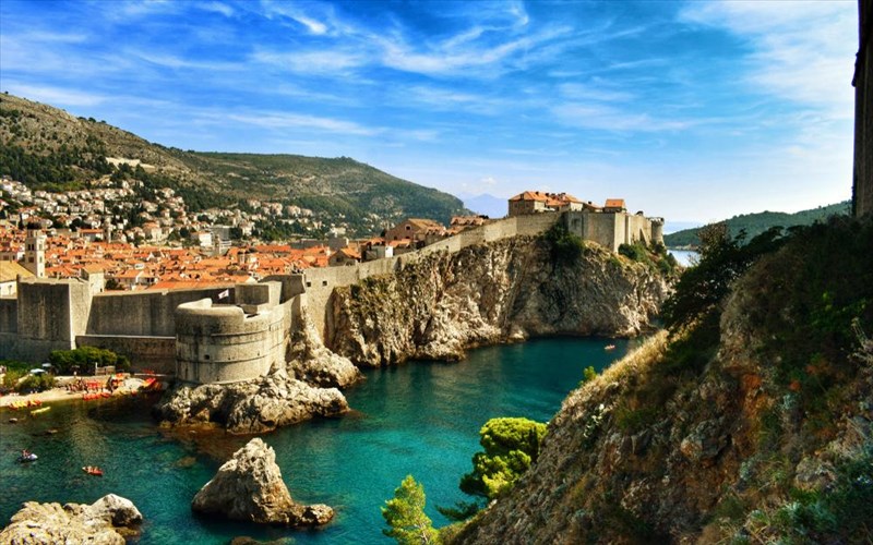 i-croatia-airlines-enonei-tin-athina-me-to-ntoumprobnik-to-zagkremp-kai-to-split