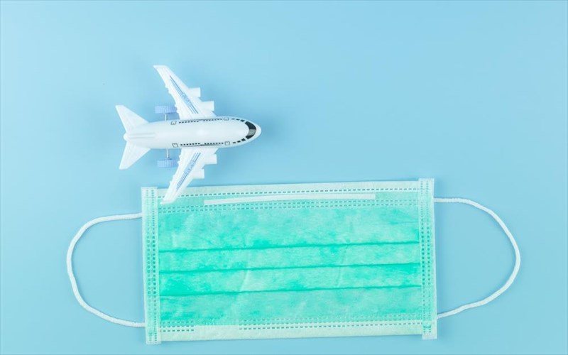 ti-kanoun-oi-aeroporikes-gia-na-apolumanoun-ta-aeroplana-apo-ton-koronaio