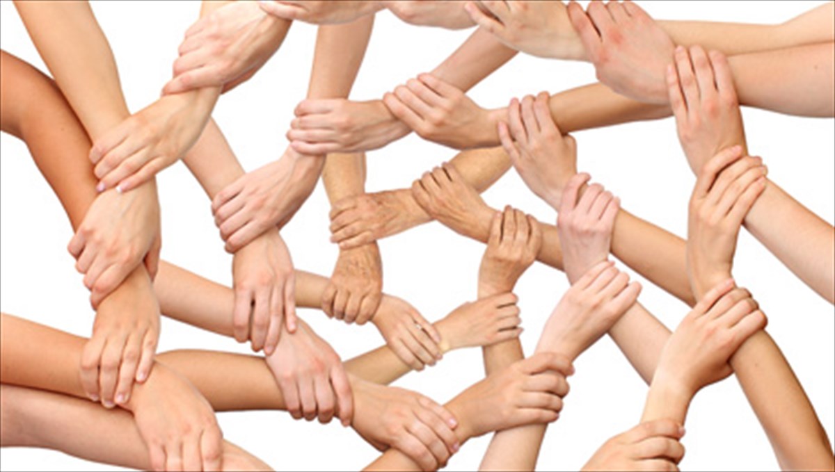 istories-allilegguis-stin-augoustiatiki-athina