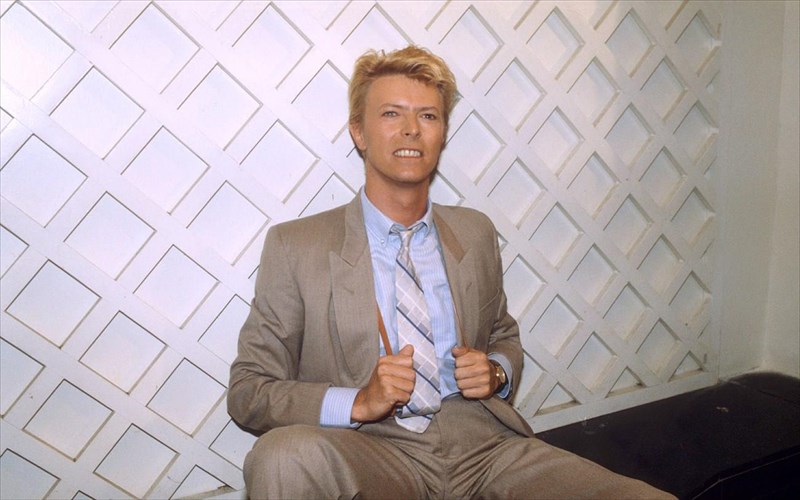 david-bowie-pros-polisi-i-pub-apo-to-binteoklip-tou-lets-dance-pub-apo-to-binteoklip-tou-lets-dance