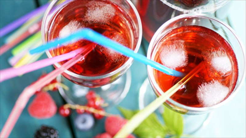 apoxairetiste-to-kalokairi-me-drosera-cocktails-krasiou