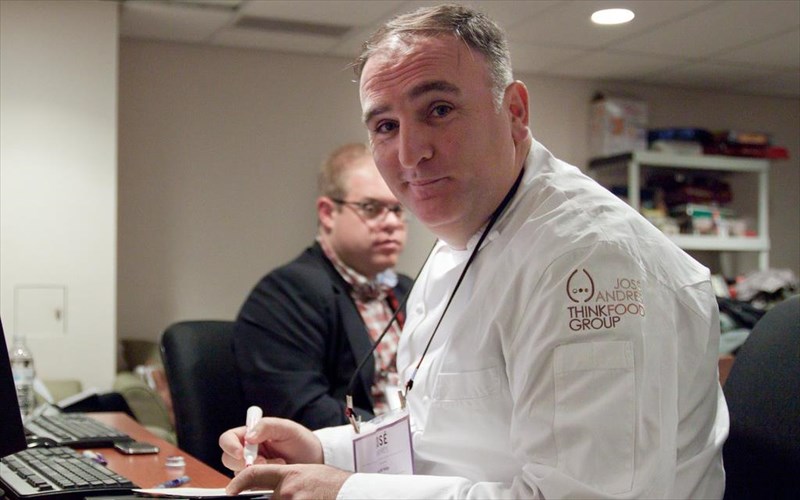 sef-sto-eksoteriko-metatrepei-ta-estiatoria-tou-se-koinonikes-kouzines-logo-koronoiou