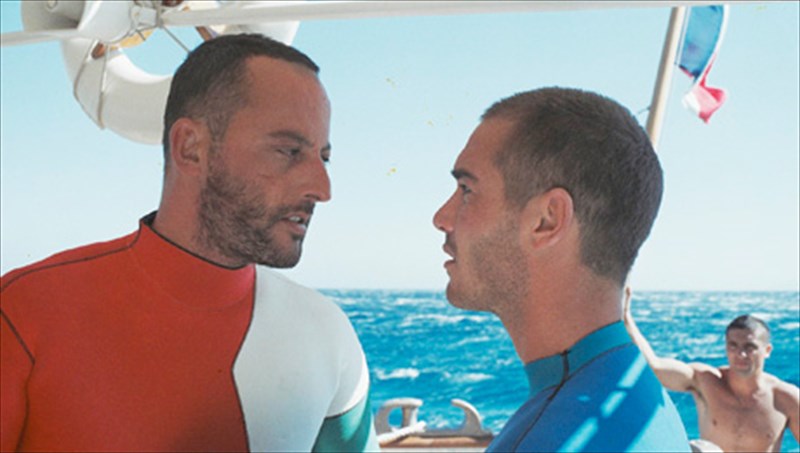 aperanto-galazio-se-epanekdosi-gia-sinefil-eksodo