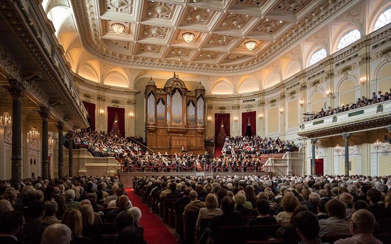 mousiki-apo-tis-megales-aithouses-tis-europis-sto-facebook-tou-megarou