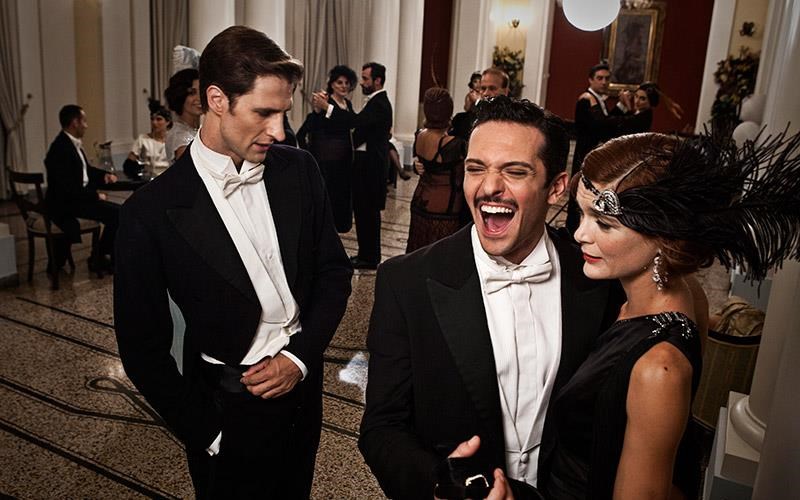 i-megali-ximaira-dorean-apo-to-theatro-poreia