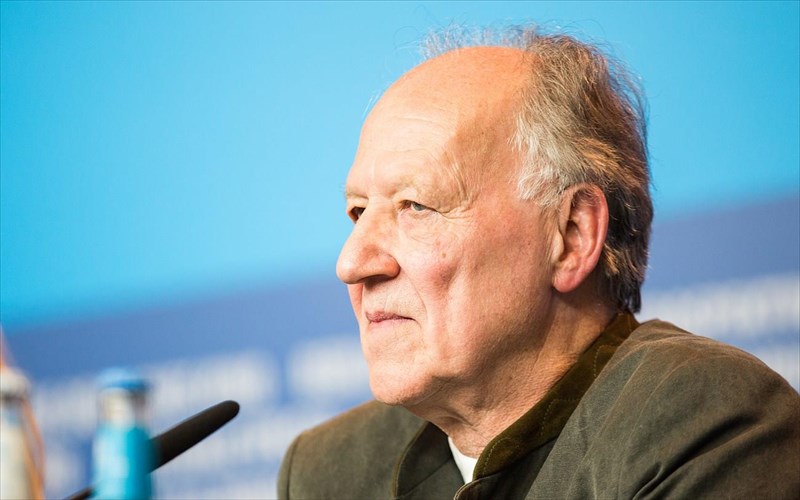 o-werner-herzog-den-einai-fan-ton-psifiakon-efe-i-ton-skulon-ton-skulon