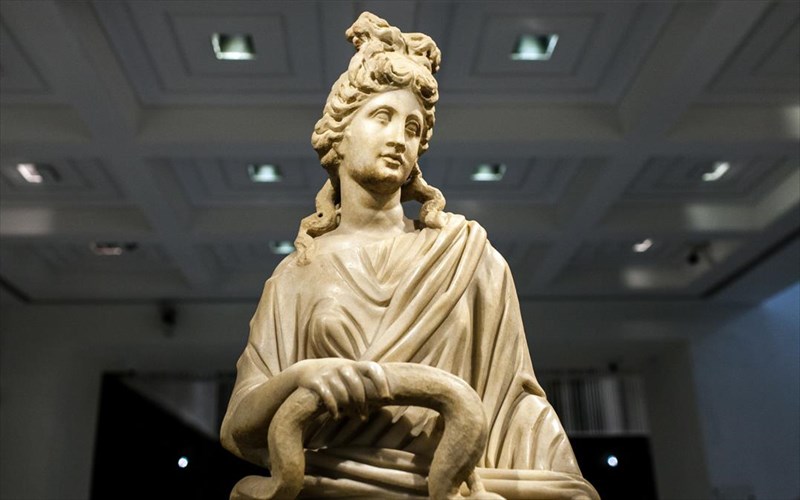 eksereuniste-apo-to-spiti-ton-kosmo-tis-ygeias-stin-arxaia-ellada