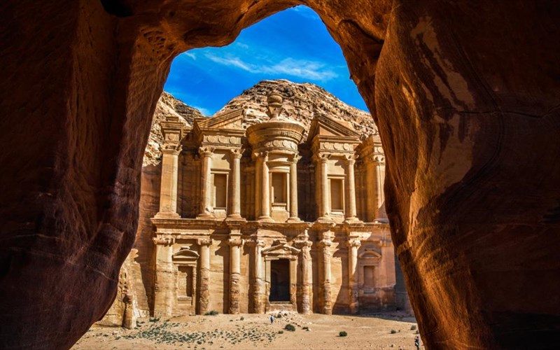 online-taksidi-stin-petra-tis-iordanias