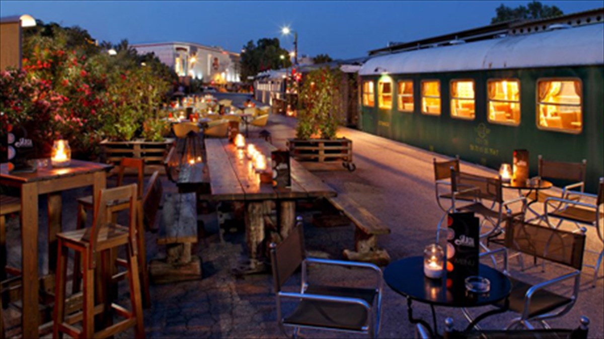 fthinoporo-stin-apobathra-tou-trenou-sto-rouf