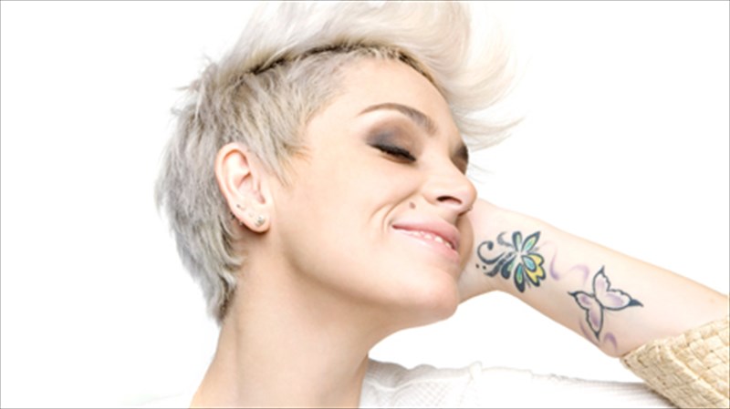 i-eleonora-zouganeli-metakomizei-kai-pali-stin-athina