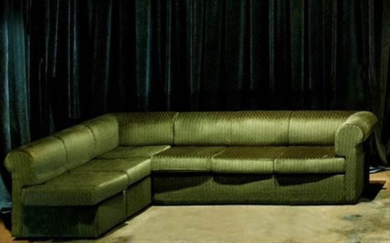 we-stay-close-not-closed-i-stegi-ekpempei-psifiaka