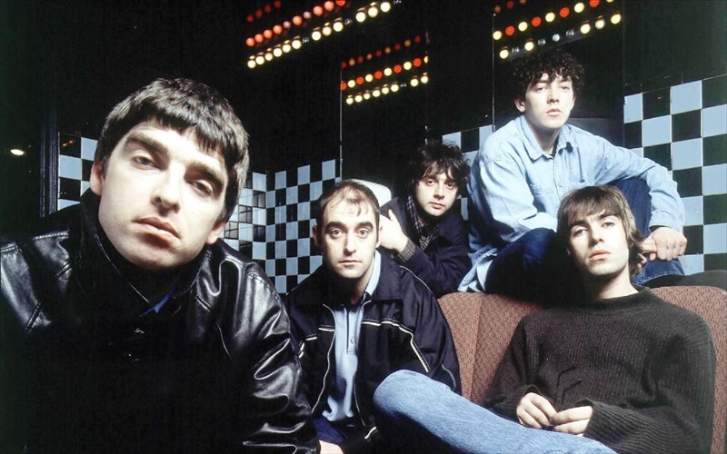 o-bonehead-ton-oasis-theorei-pos-exei-erthei-i-ora-gia-mia-epanenosi-ora-gia-mia-epanenosi