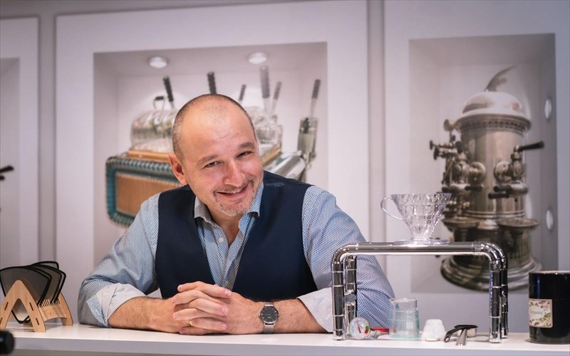 to-egxeiridio-tou-home-barista-ena-biblio-gia-tous-latreis-tou-kafe