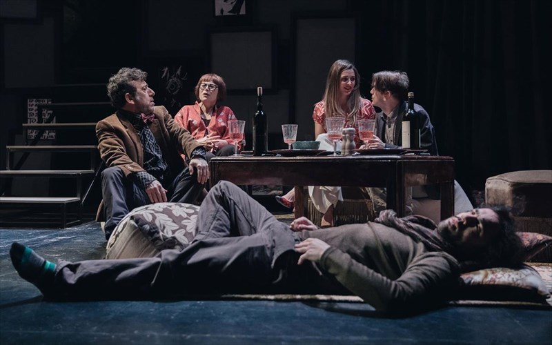 oi-diadiktuakes-proboles-tou-theatrou-stathmos-sunexizontai-me-tis-fules