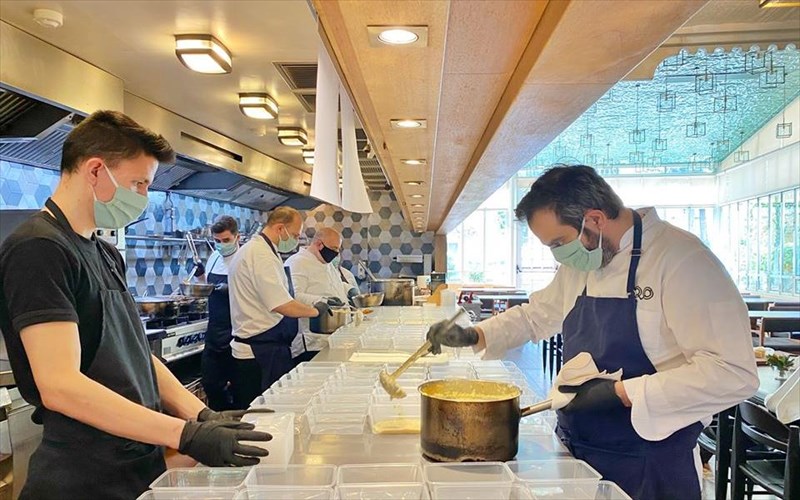 ta-estiatoria-tis-athinas-stirizoun-to-iatriko-prosopiko