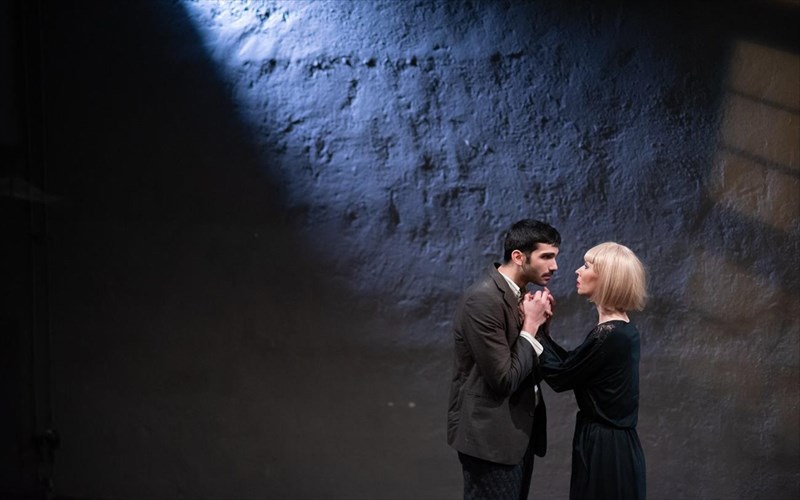 online-i-istoria-erota-kai-anarxias-apo-ton-gianni-laspia-istoria-erota-kai-anarxias-apo-ton-gianni-laspia