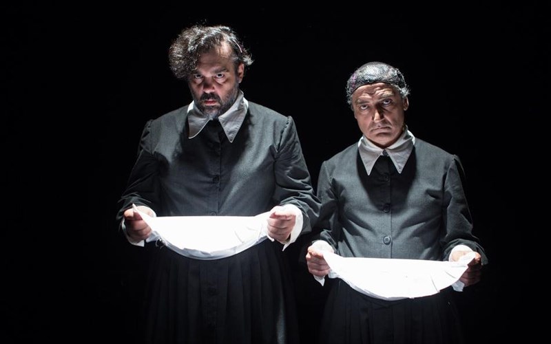 32-parastaseis-tou-theatrou-neou-kosmou-erxontai-online