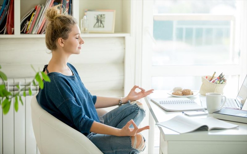 oi-askiseis-anapnoon-pou-nikoun-to-stres-tou-koronoiou