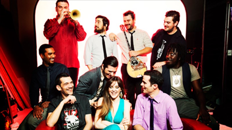 akrogialies-deilina-me-tous-imam-baildi-ston-kipo-tou-megarou