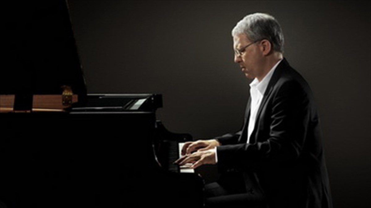 o-giorgos-p-laimos-giortazei-ta-40-xronia-sta-kumata-tis-mousikis