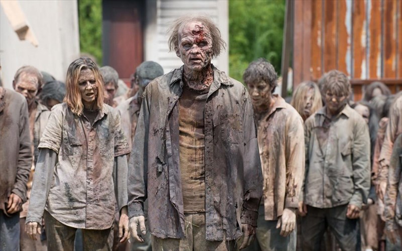 paragogos-tou-the-walking-dead-brike-tropo-na-tromaksei-ton-koronoio