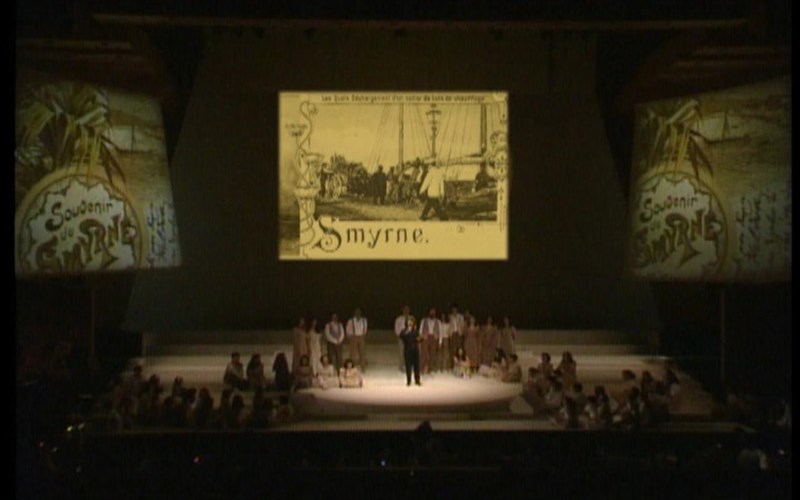 i-mousiki-parastasi-me-ton-giorgo-ntalara-se-skinothesia-kosta-gabra-sti-diadiktuaki-skini-tou-megarou