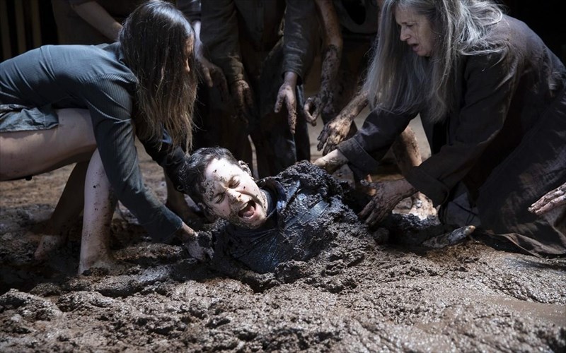 ilektra-orestis-apo-tin-comedie-française-kai-ton-ivo-van-hove-online-apo-to-festibal-athinon-orestis-apo-tin-comedie-française-kai-ton-ivo-van-hove-online-apo-to-festibal-athinon